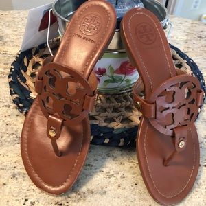 7.5M Like new Tory Burch Leather Miller Sandals